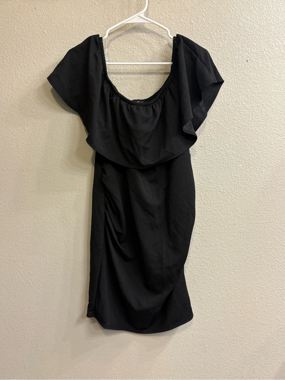 NWT Violet & Ruby Maternity Black Off Shoulder Ruffle Dress Size Large
